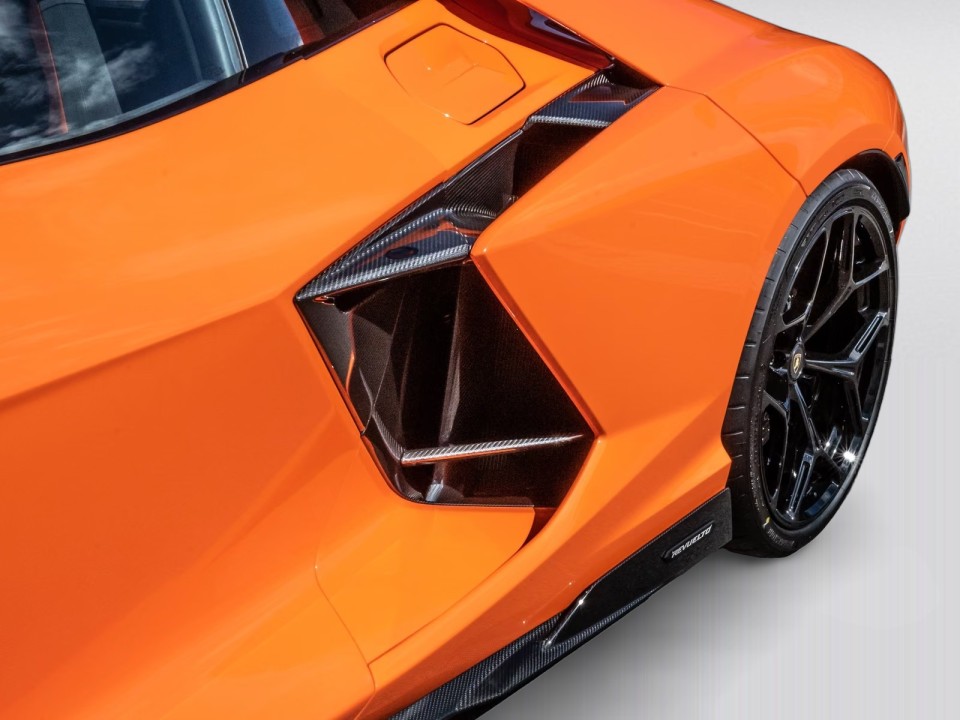 Lamborghini Revuelto - foto 23