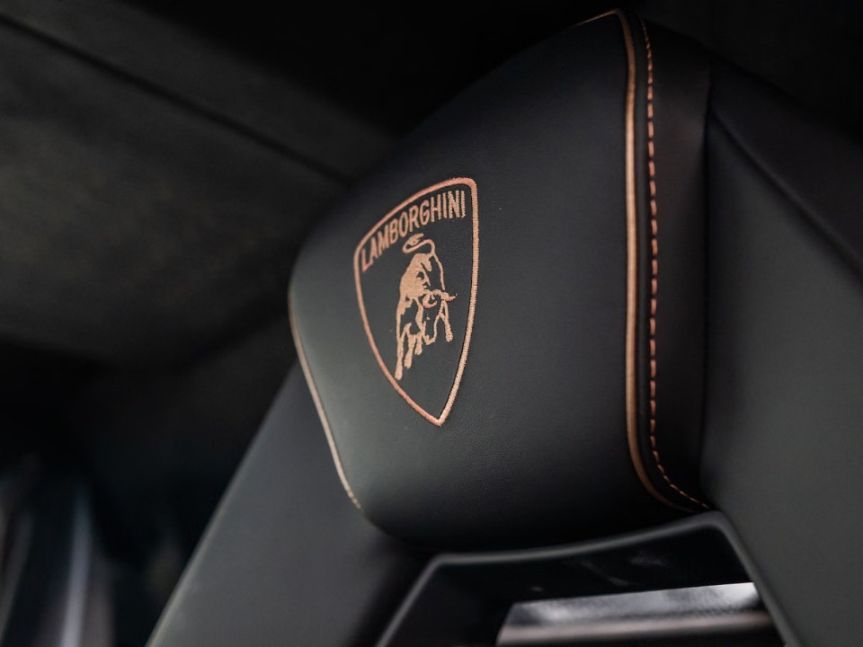 Lamborghini Revuelto - foto 17