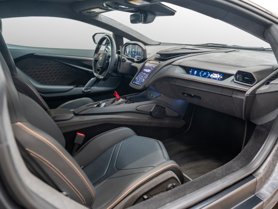 Lamborghini Revuelto - foto 11