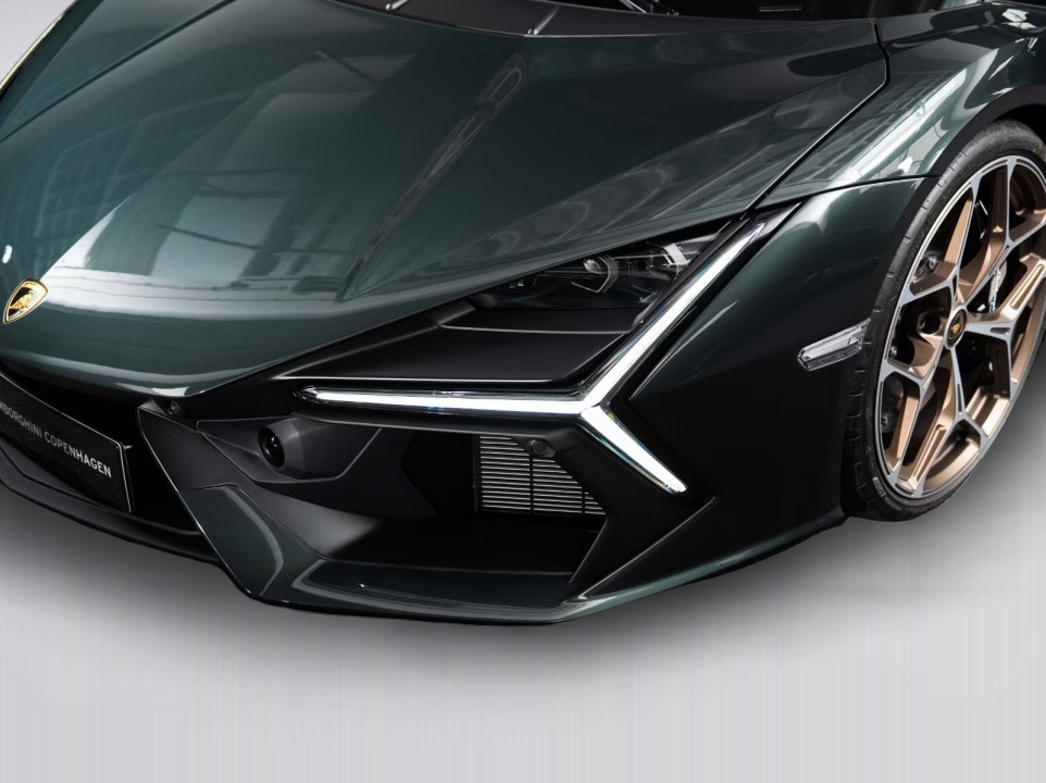 Lamborghini Revuelto - foto 12