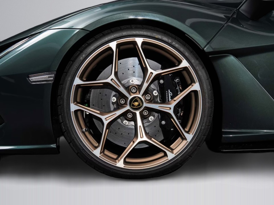 Lamborghini Revuelto - foto 14
