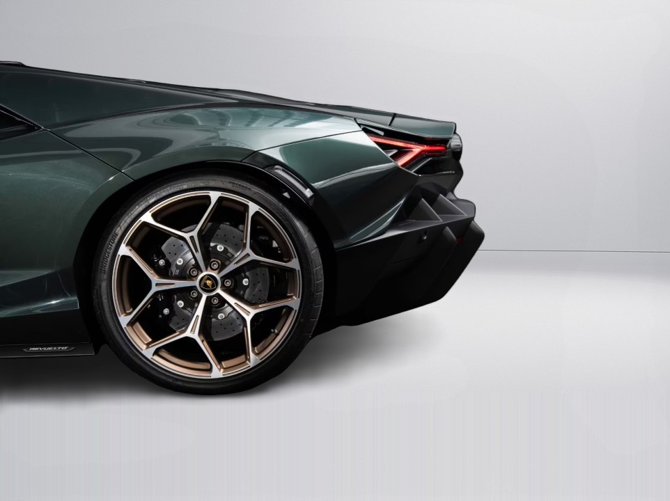Lamborghini Revuelto - foto 13