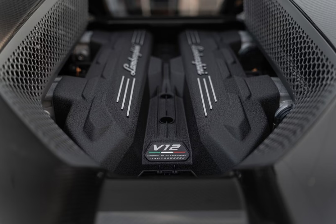 Lamborghini Revuelto - foto 15