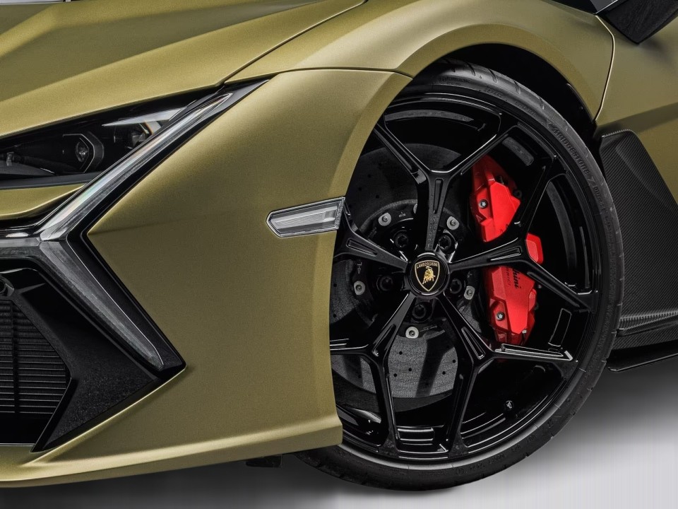 Lamborghini Revuelto - foto 26