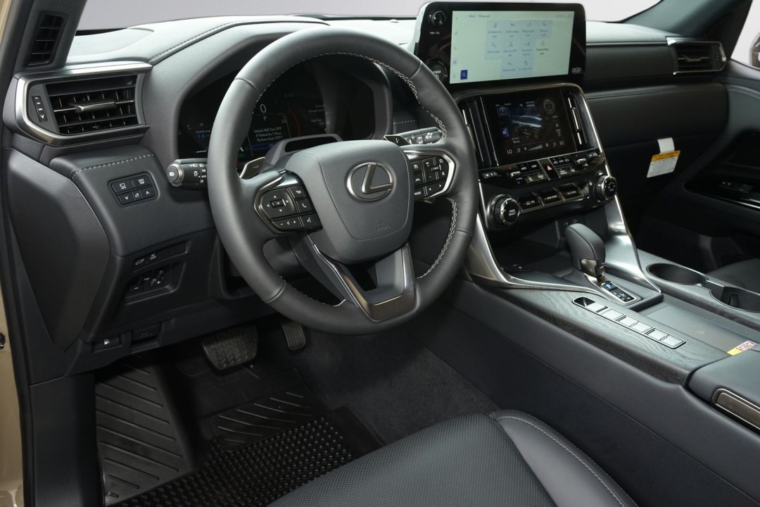 Lexus Seria LX 700h Overtrail (5)