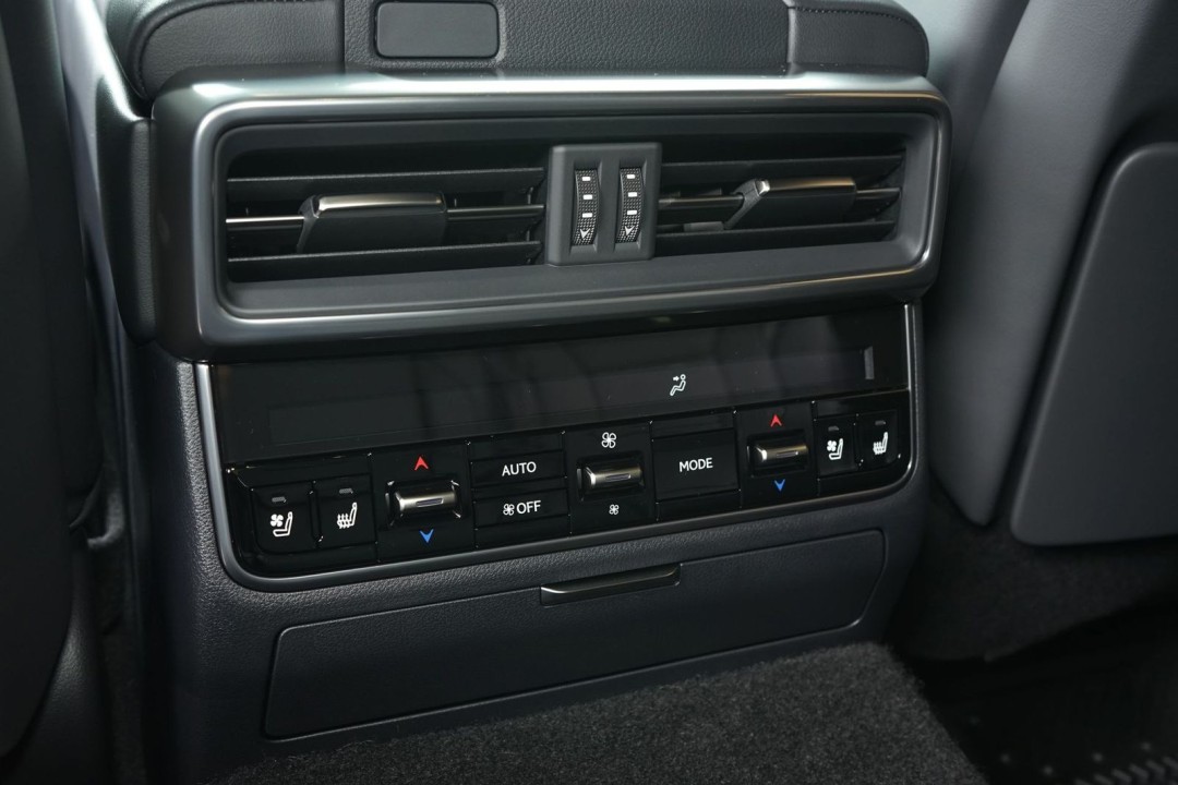 Lexus Seria LX 700h Overtrail - foto 24