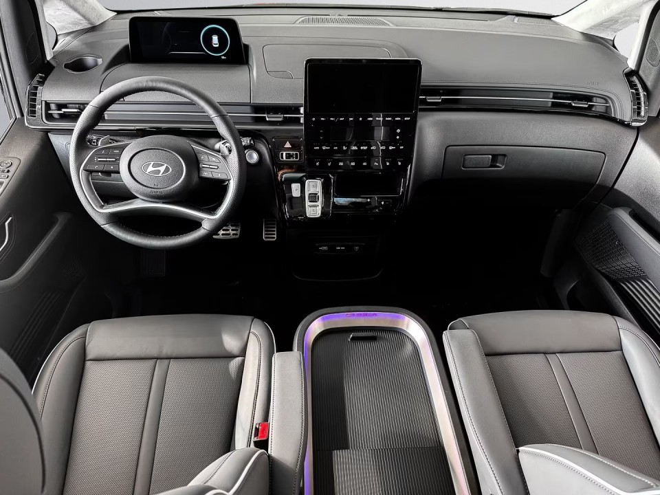 HYUNDAI Staria 2025 — imagine 4