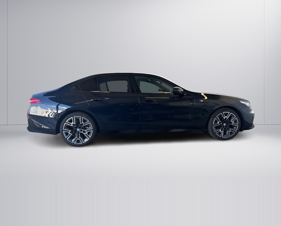 BMW Seria 5 520d xDrive M-Sport (3)