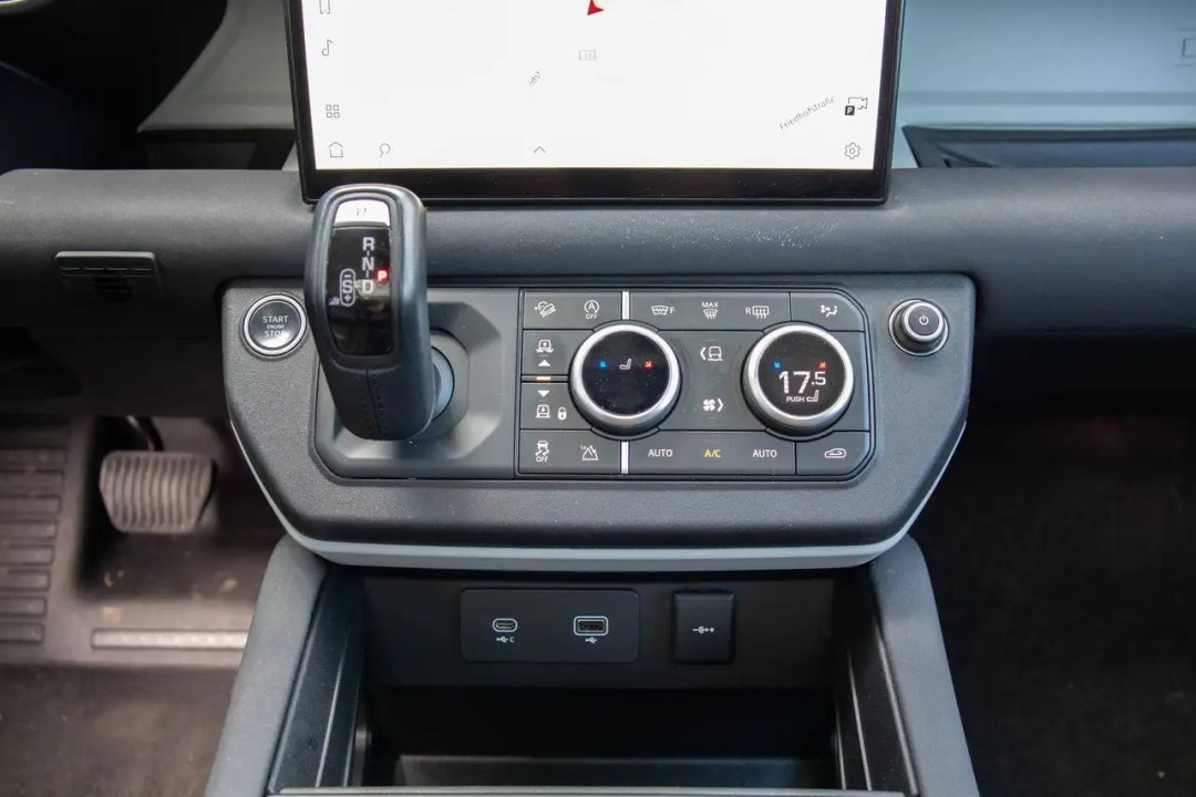 Land Rover Defender 110 D250 XS Edition - foto 11
