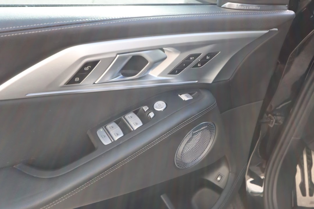 BMW XM 50e - foto 26