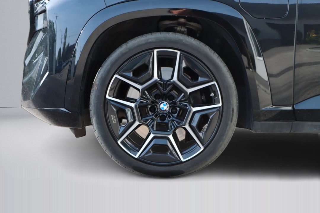 BMW XM 50e - foto 30
