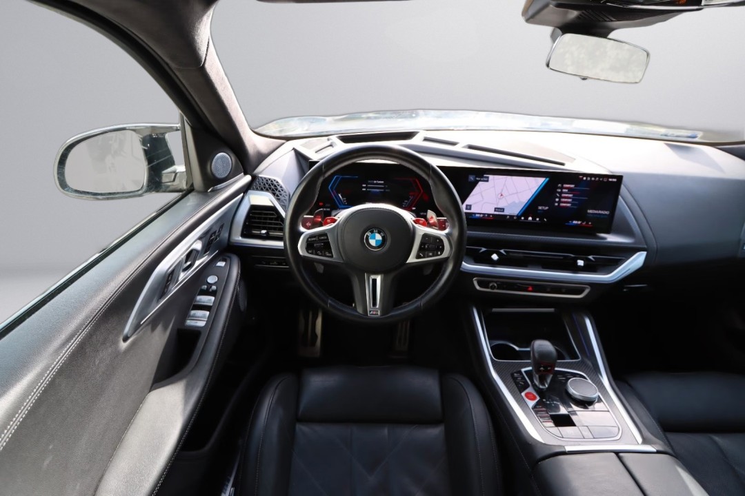 BMW XM 50e - foto 15