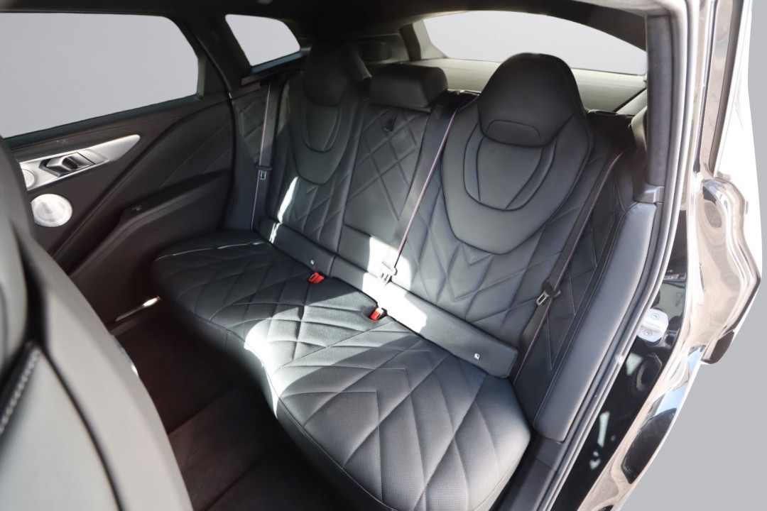 BMW XM 50e - foto 24