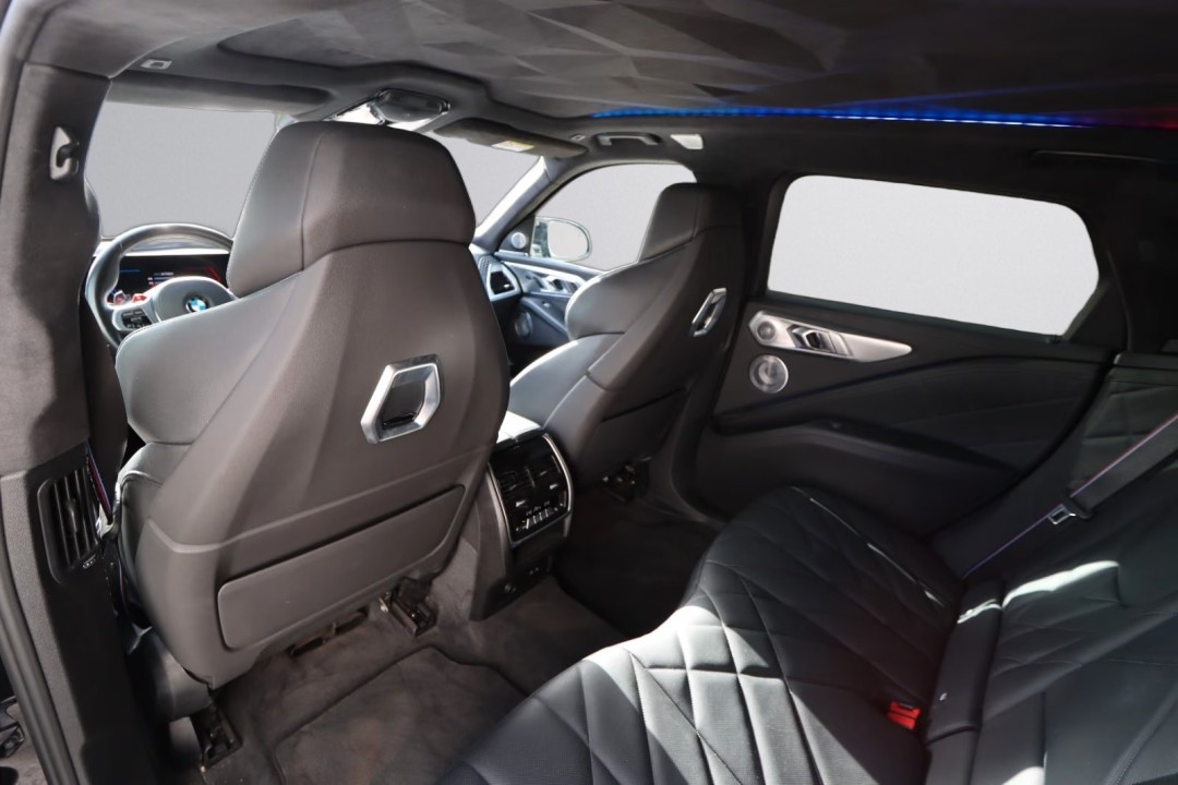 BMW XM 50e - foto 25