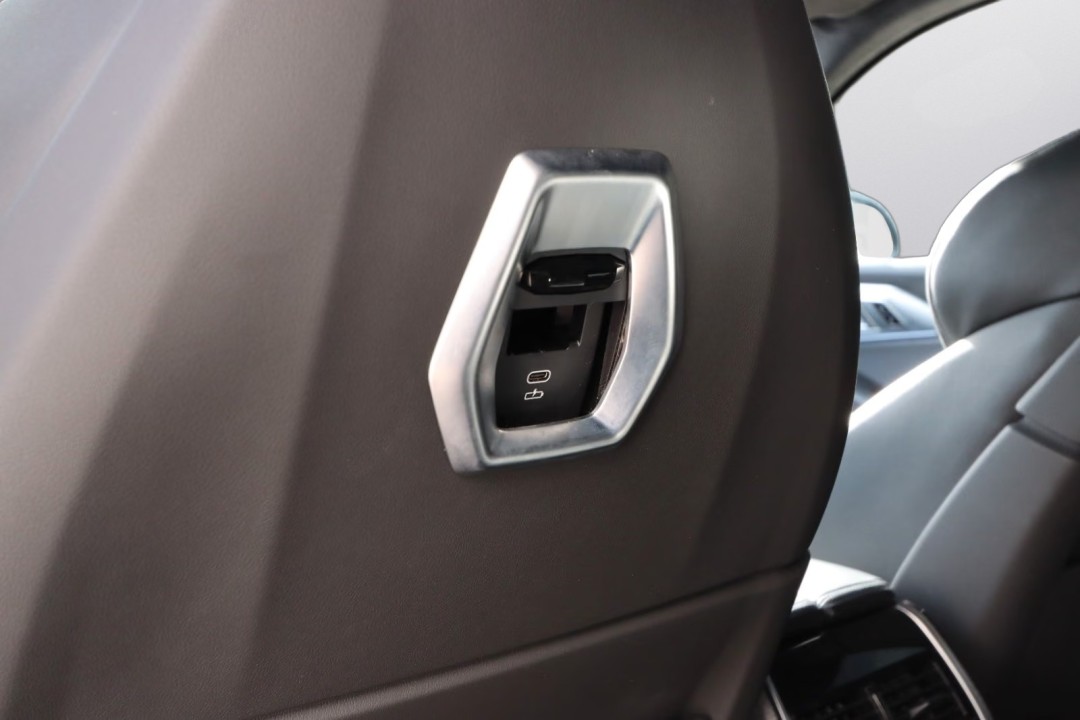 BMW XM 50e - foto 27