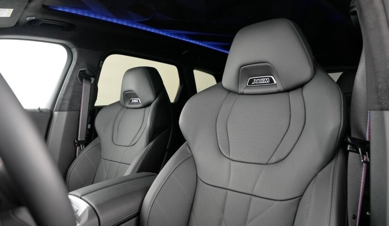 BMW XM 50e - foto 22