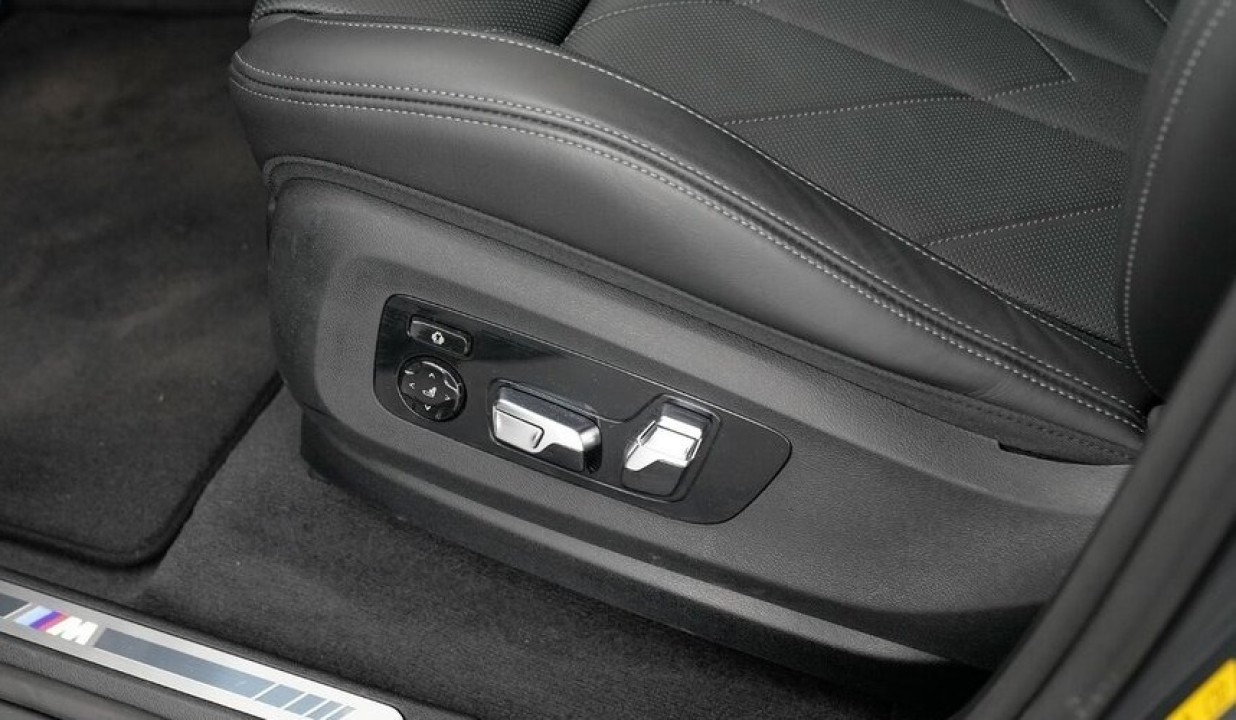 BMW XM 50e - foto 30