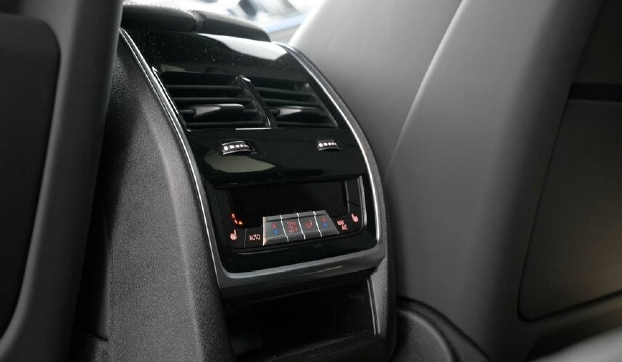 BMW XM 50e - foto 21