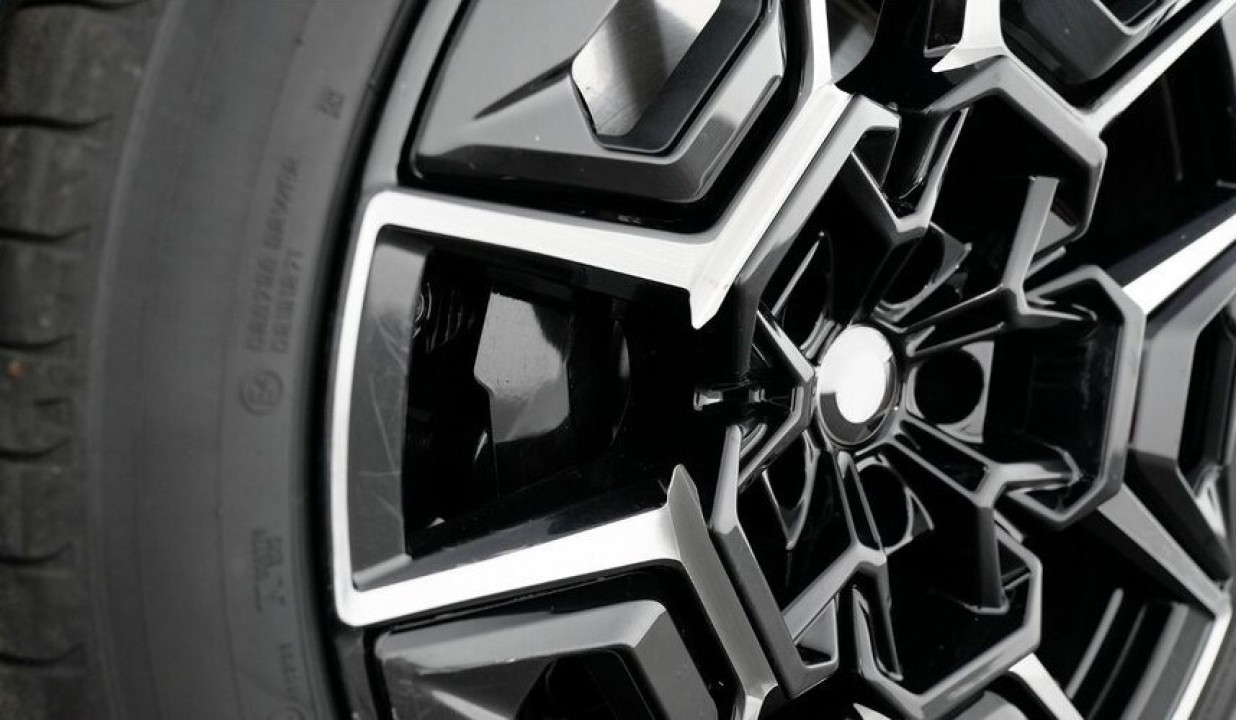 BMW XM 50e - foto 36