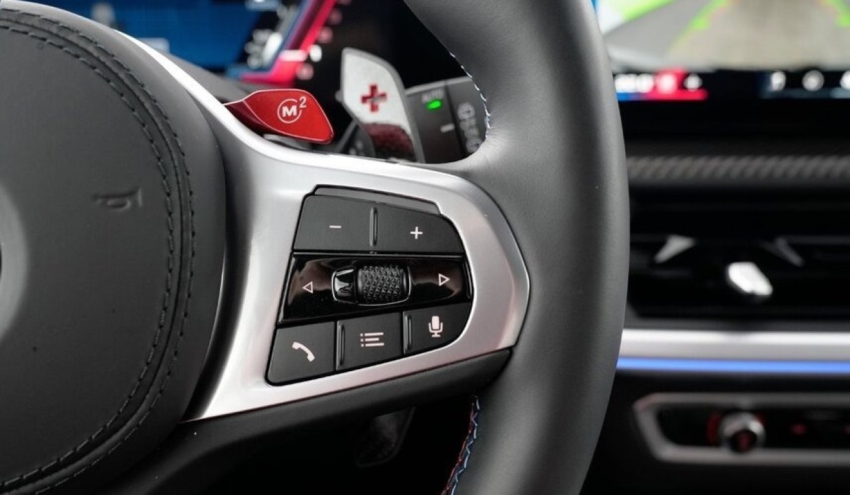 BMW XM 50e - foto 16