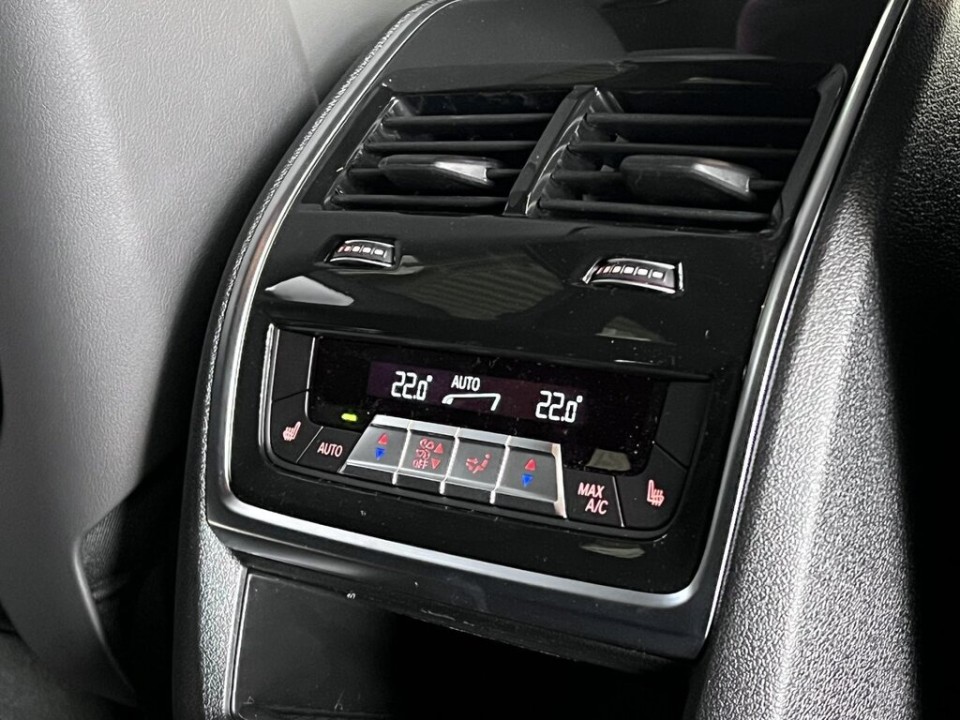 BMW XM 50e - foto 14