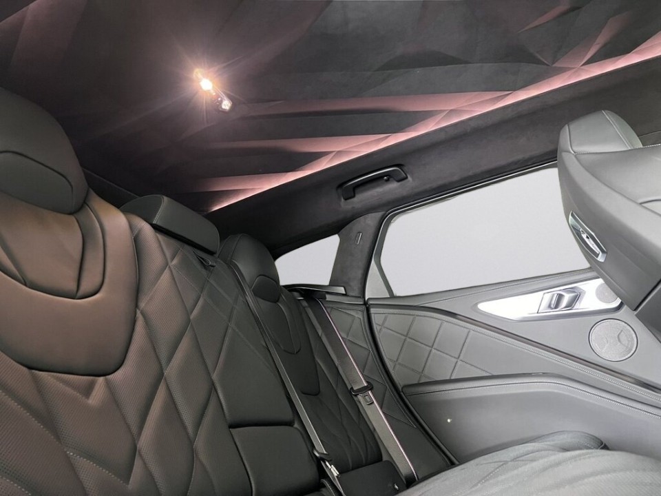 BMW XM 50e - foto 16