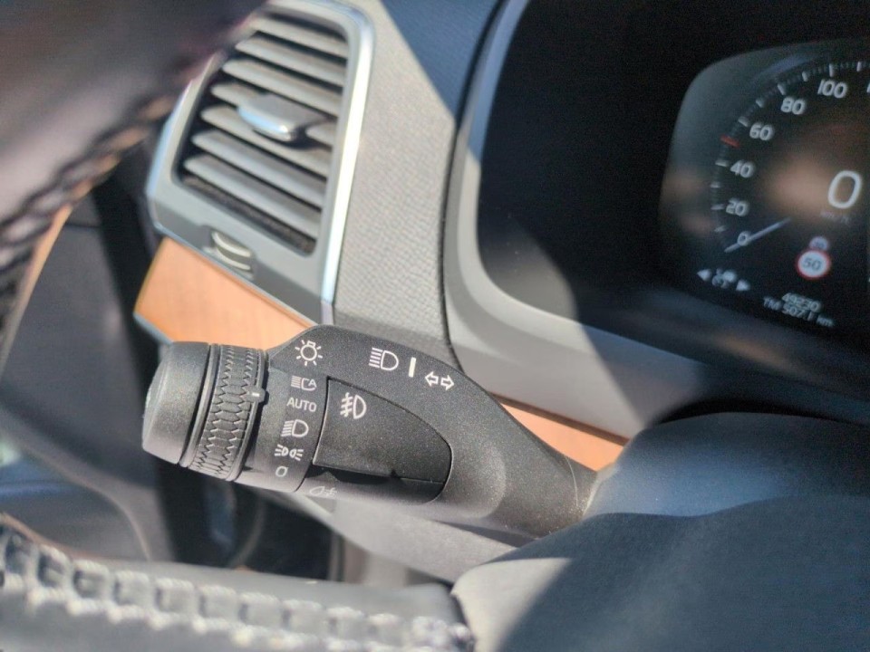 Volvo XC 90 B5 Momentum Pro - foto 14