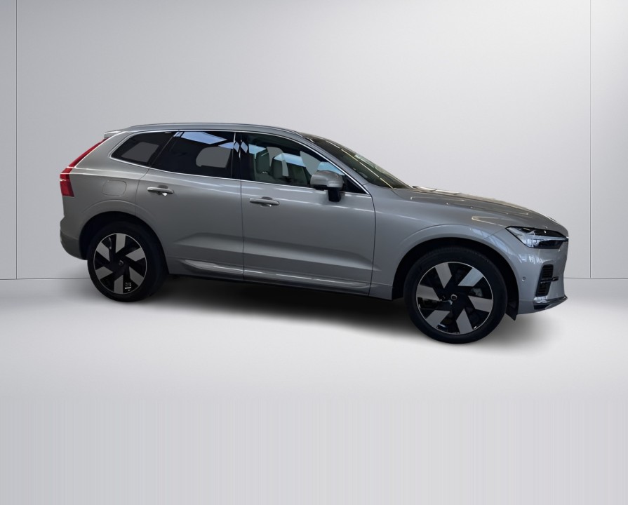 Volvo XC 60 T6 Ultra-Bright (2)