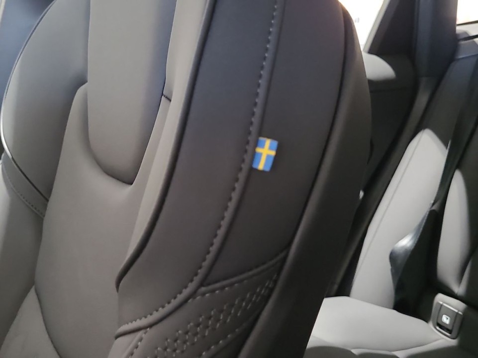 Volvo XC 60 T6 Plus Dark Nordic Edition - foto 9