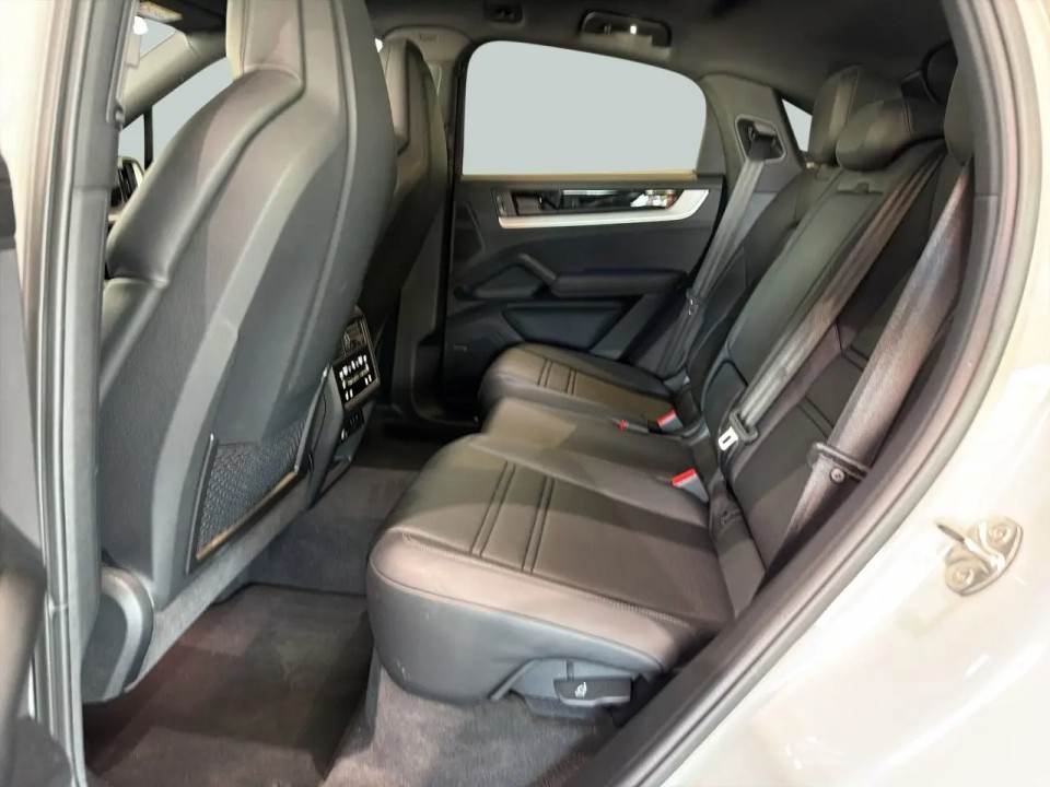 Porsche Cayenne Coupe - foto 19