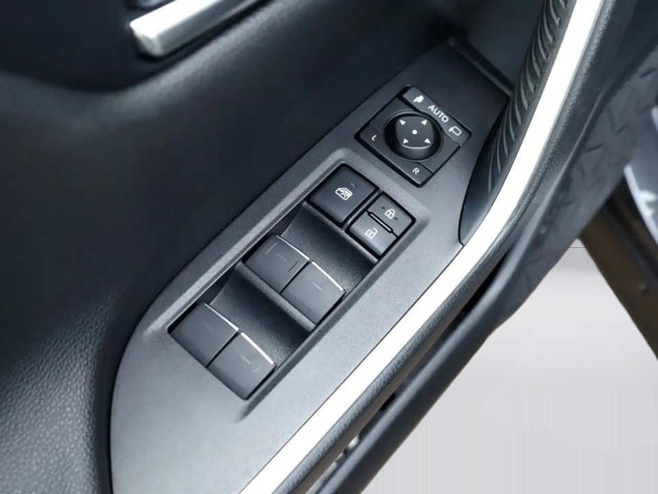 Toyota RAV4 - foto 26