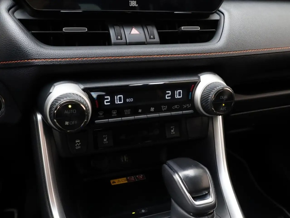 Toyota RAV4 - foto 18