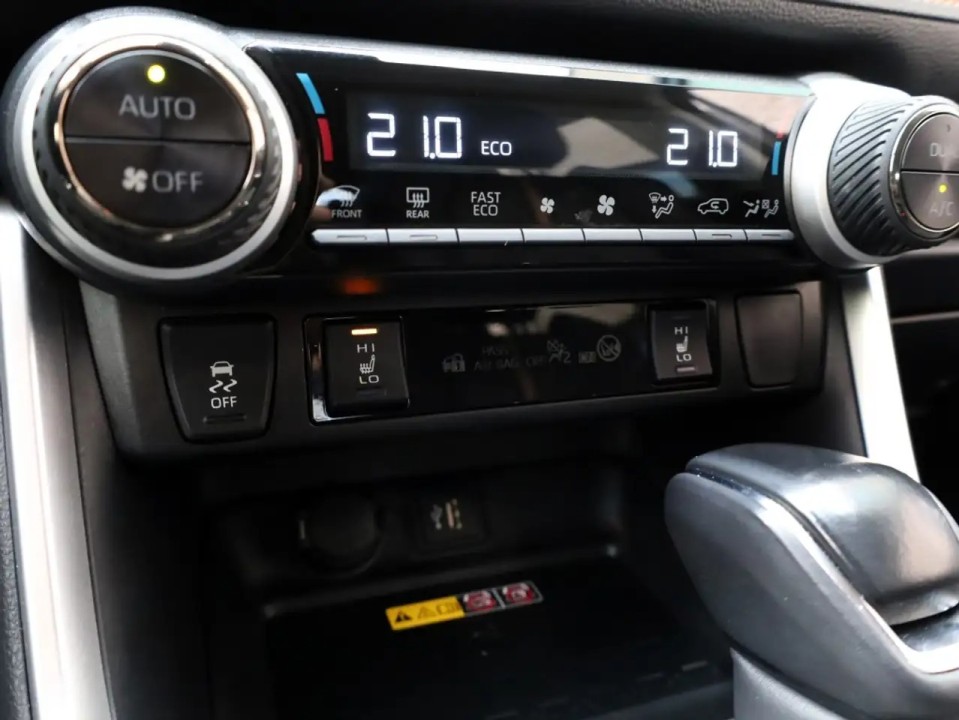 Toyota RAV4 - foto 19