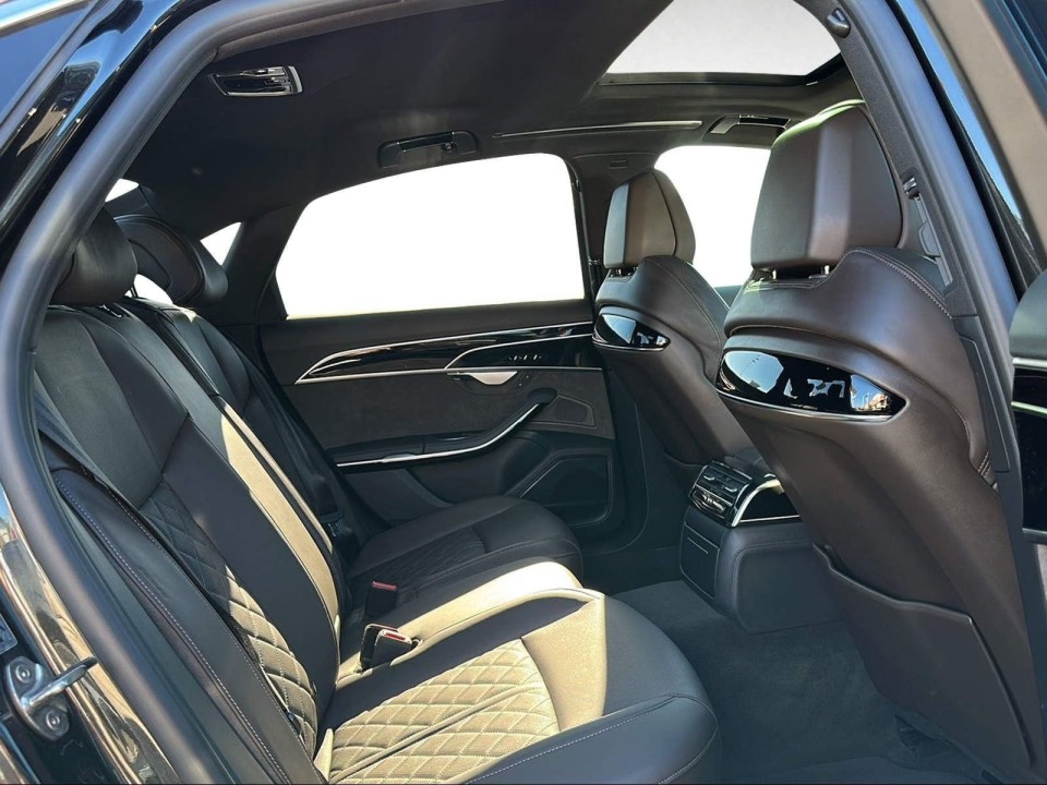 Audi A8 60 TFSIe Quattro - foto 12