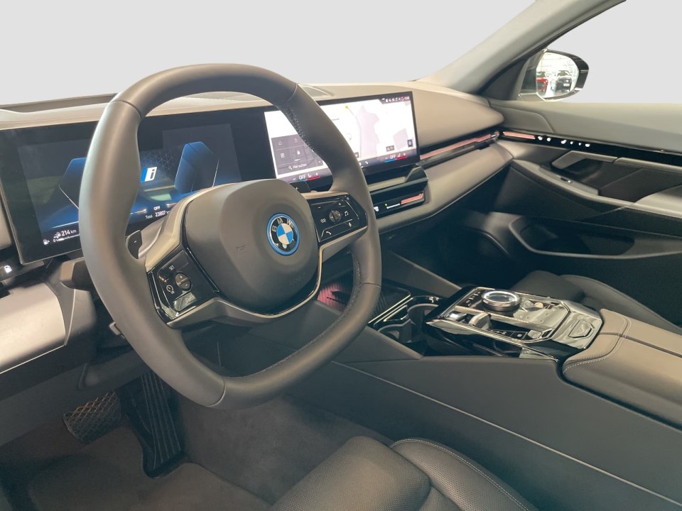 BMW Seria 5 530e - foto 8