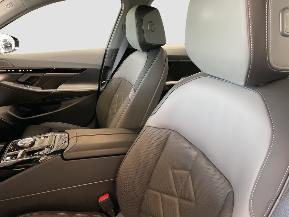 BMW Seria 5 530e - foto 10