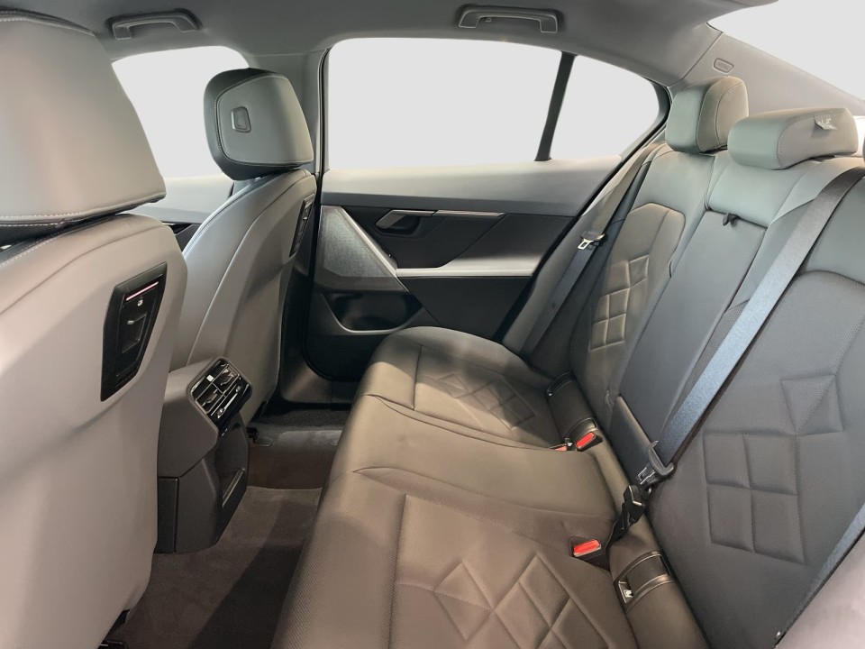 BMW Seria 5 530e - foto 11