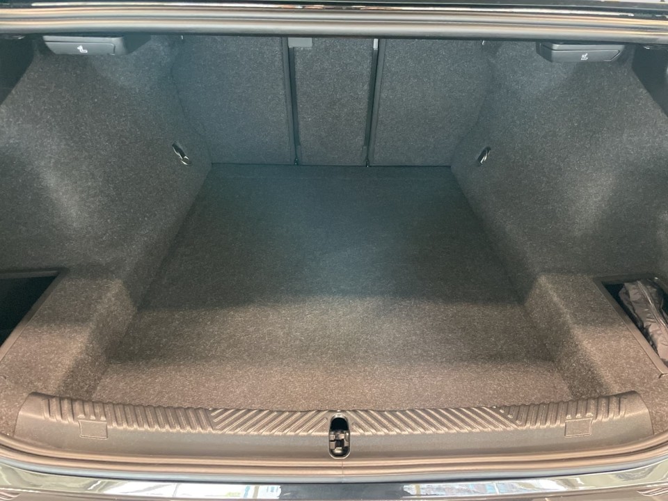BMW Seria 5 530e - foto 12