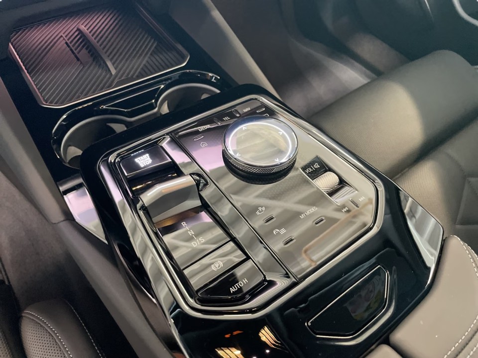 BMW Seria 5 530e - foto 9