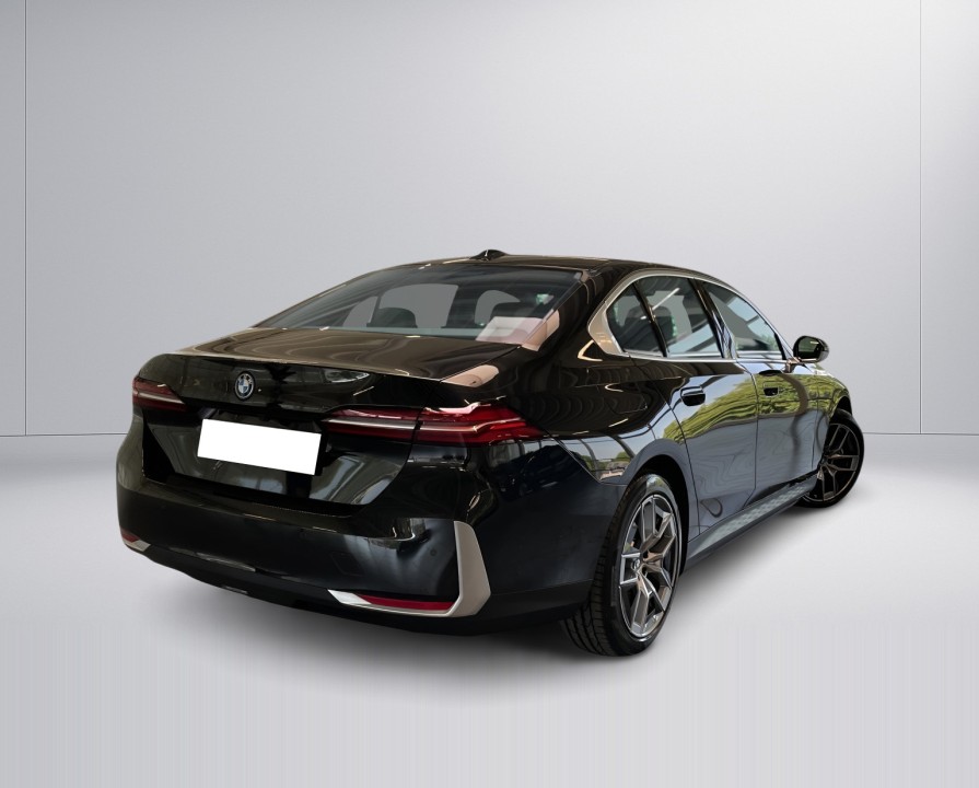 BMW Seria 5 530e (4)