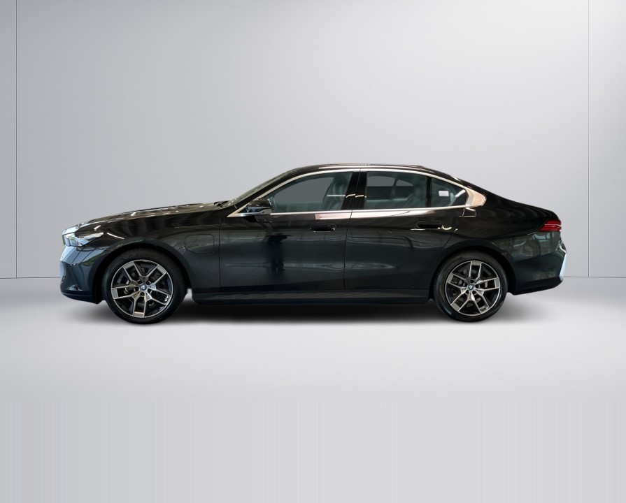 BMW Seria 5 530e - foto 6