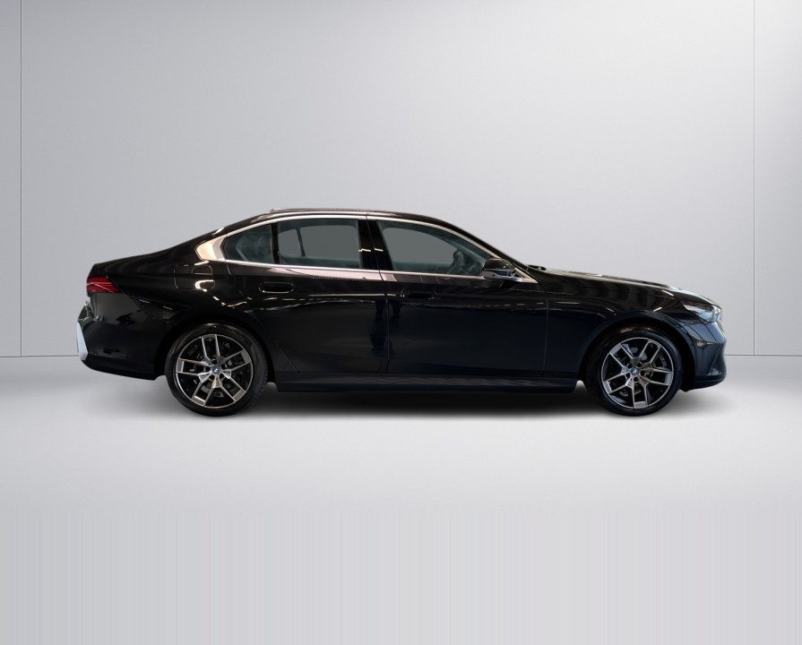 BMW Seria 5 530e (3)