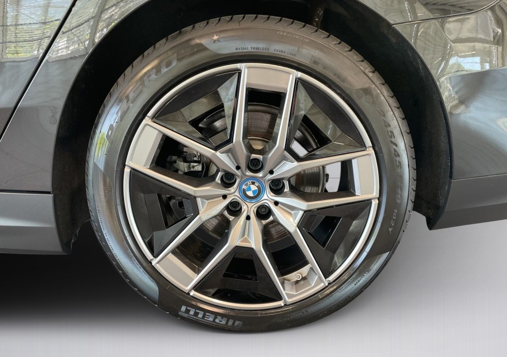 BMW Seria 5 530e - foto 14