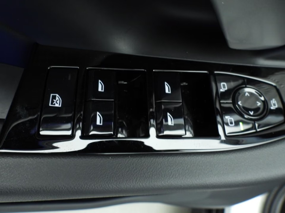 BMW Seria 5 530e M-Sport - foto 21
