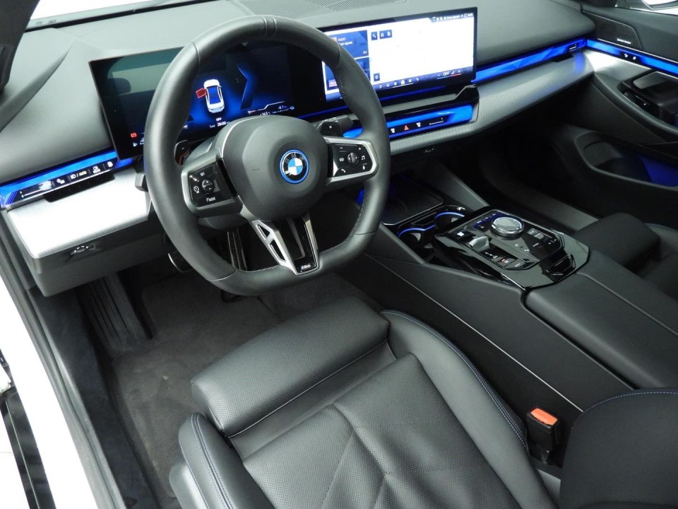 BMW Seria 5 530e M-Sport - foto 6