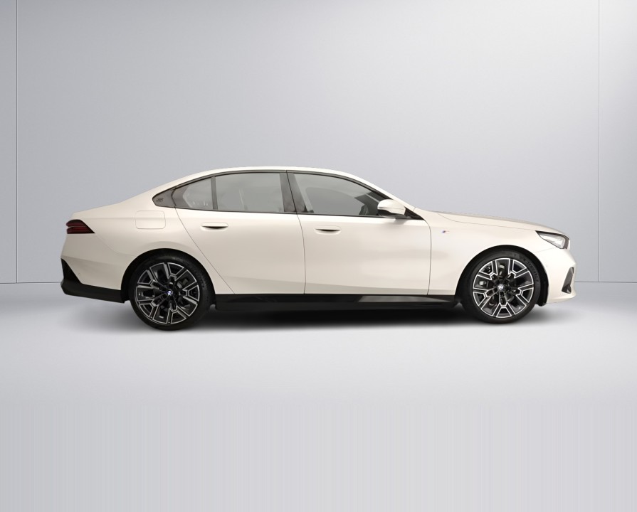 BMW Seria 5 530e M-Sport (4)
