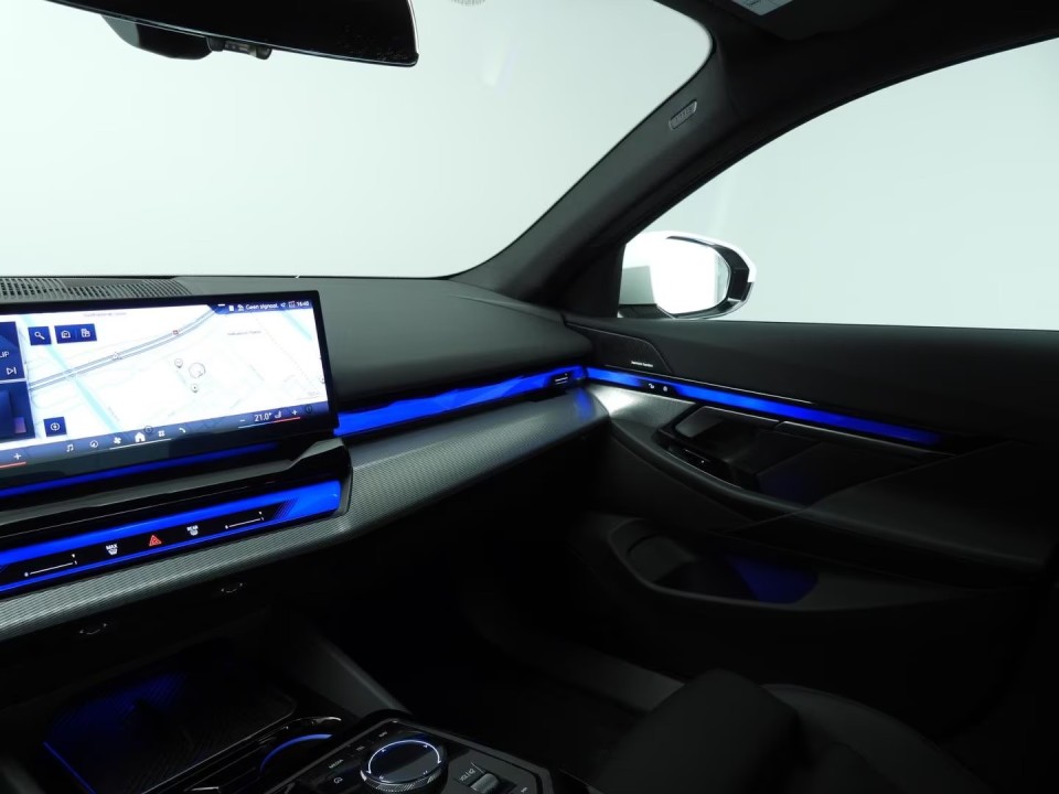 BMW Seria 5 530e M-Sport - foto 11