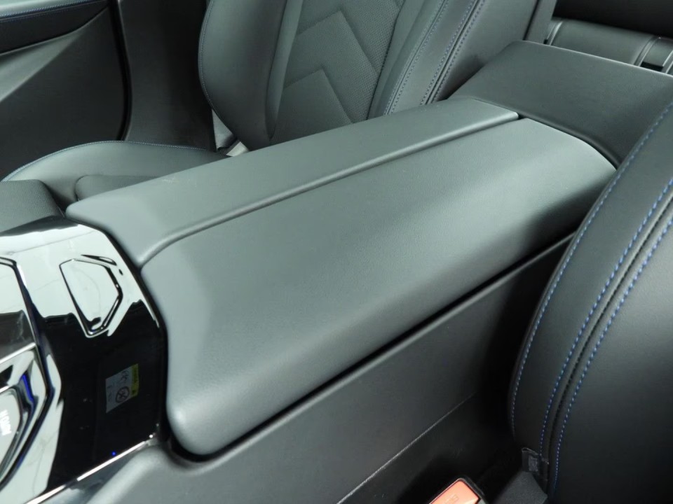 BMW Seria 5 530e M-Sport - foto 12