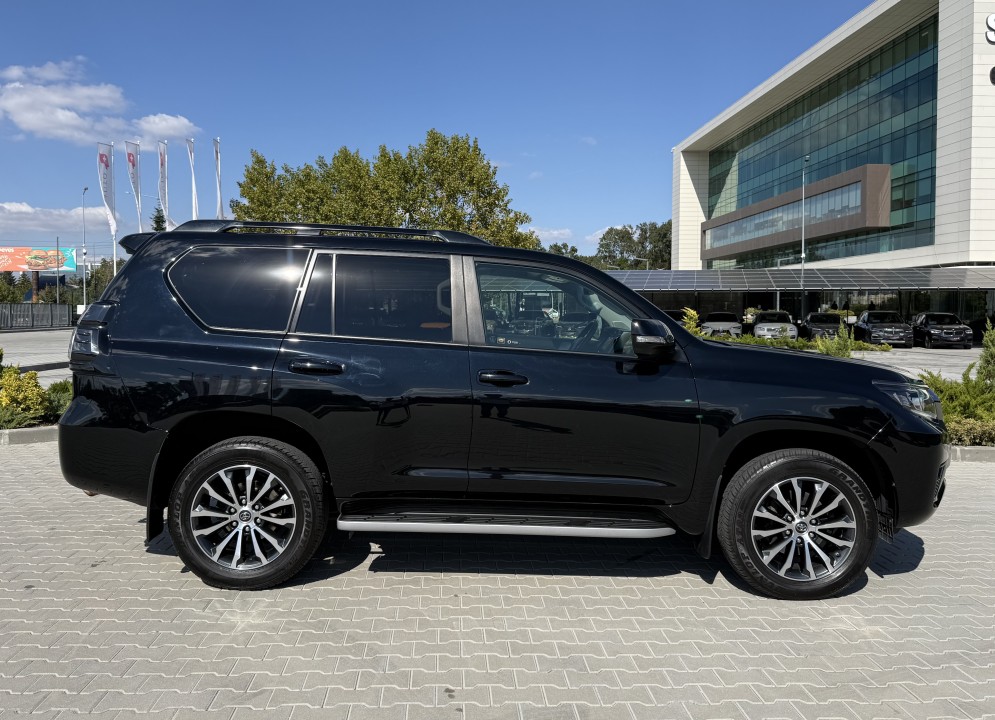 Toyota Land Cruiser (2)