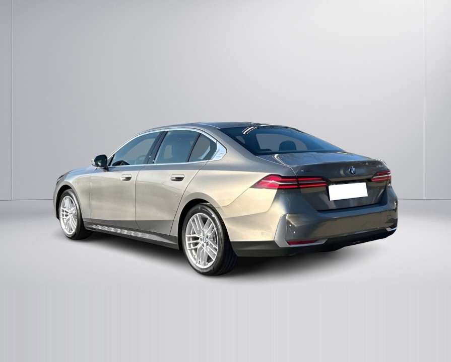 BMW Seria 5 xDrive540d (3)